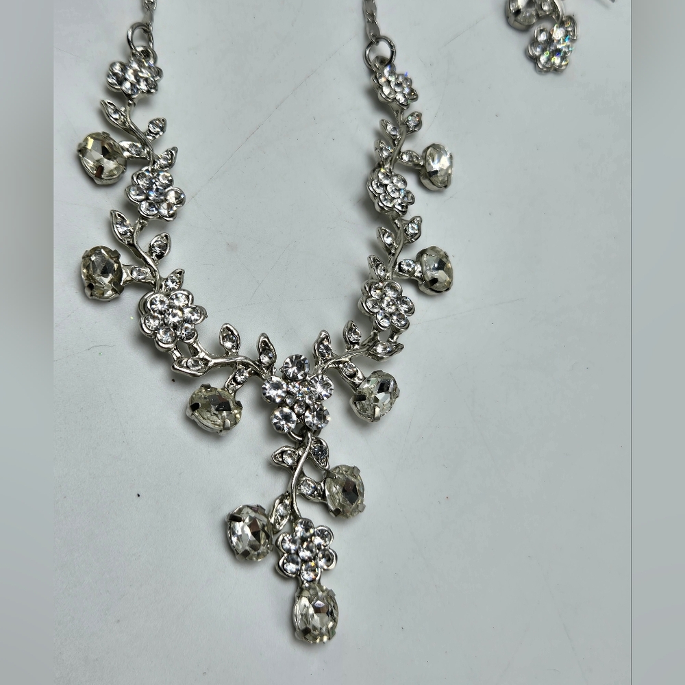 Bridal Clear Rhinestone Necklace & Earrings Set Pierced Silver Tone Jewelry - Picture 4 of 9